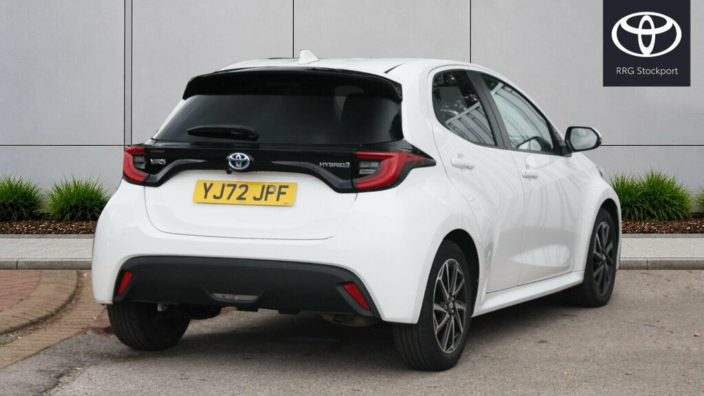 Toyota Yaris 1.5 Vvt-h Design E-cvt Euro 6 Ss YJ72JPF White #2