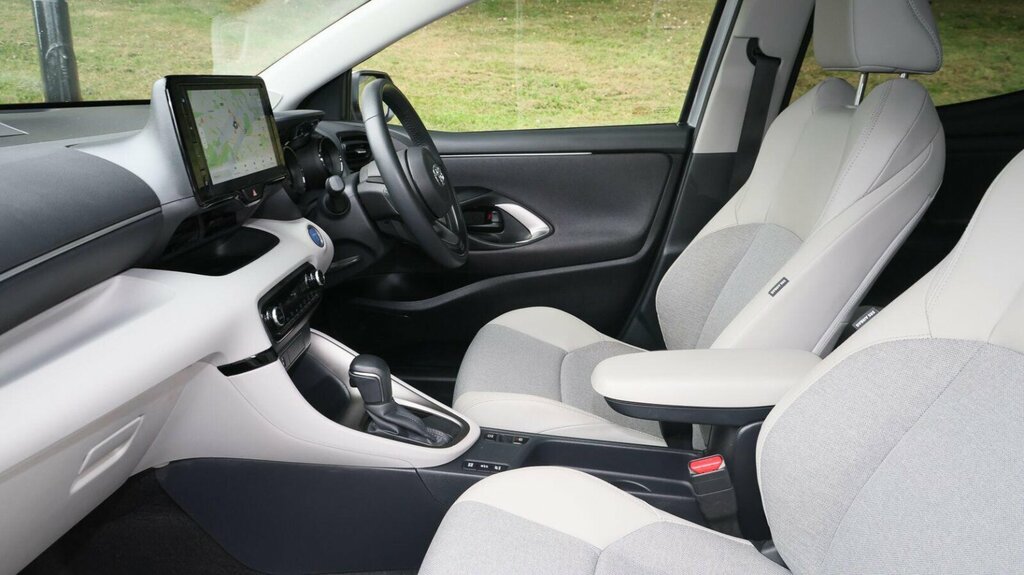 Toyota Yaris 1.5 Vvt-h Excel E-cvt Euro 6 Ss ML23DLD Silver #5