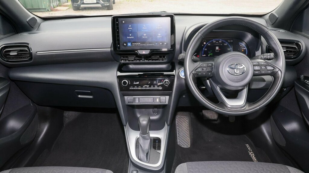 Toyota Yaris Cross 1.5 Vvt-h Design E-cvt Euro 6 Ss ME73BVF White #6