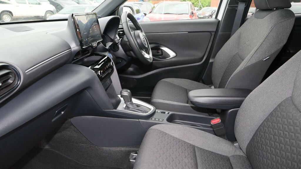 Toyota Yaris Cross 1.5 Vvt-h Design E-cvt Euro 6 Ss ME73BVF White #5