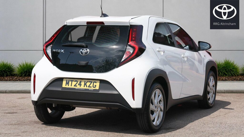 Toyota Aygo X 1.0 Vvt-i Pure X-shift Euro 6 Ss MT24KZG White #2