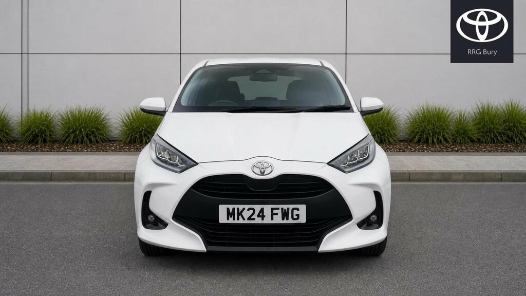Toyota Yaris 1.5 Vvt-h Design E-cvt Euro 6 Ss MK24FWG White #2