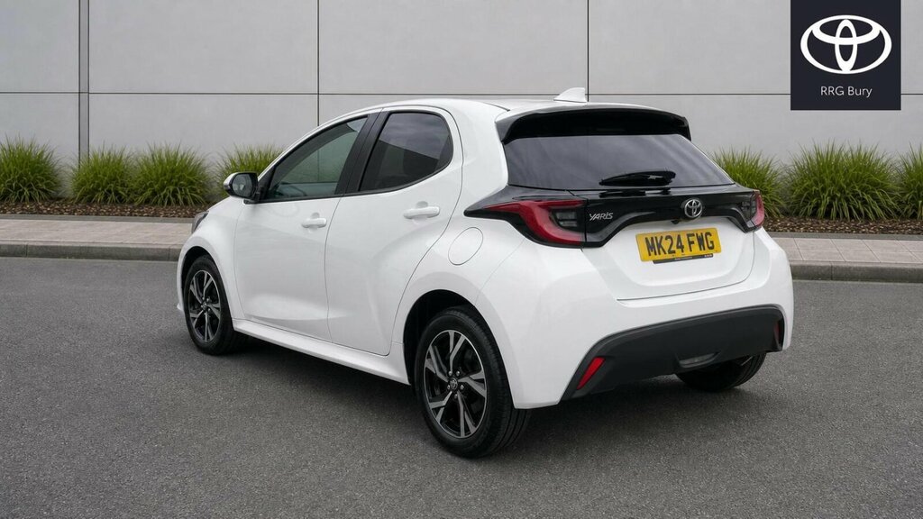Toyota Yaris 1.5 Vvt-h Design E-cvt Euro 6 Ss MK24FWG White #6