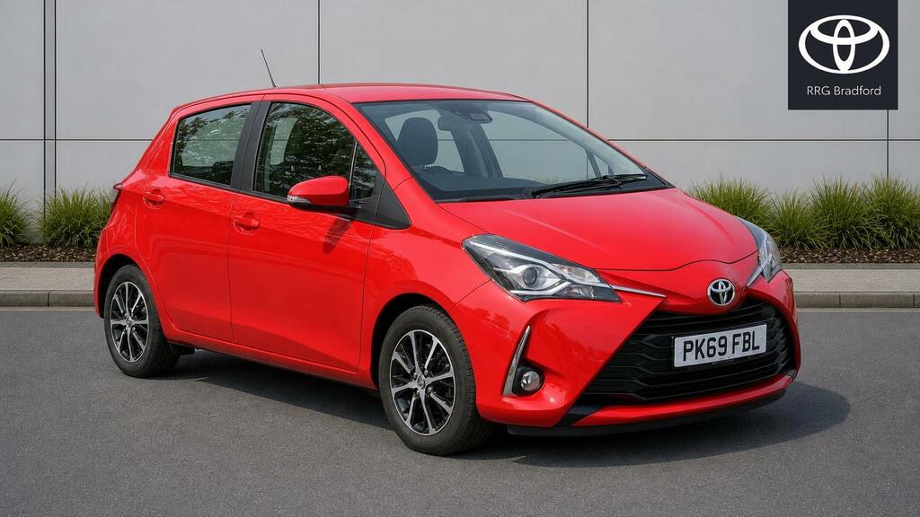 Toyota Yaris 1.5 Vvt-i Icon Tech Euro 6 Red