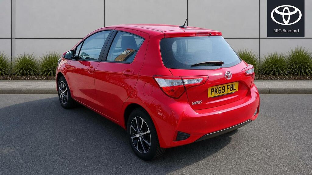 Toyota Yaris 1.5 Vvt-i Icon Tech Euro 6 PK69FBL Red #6