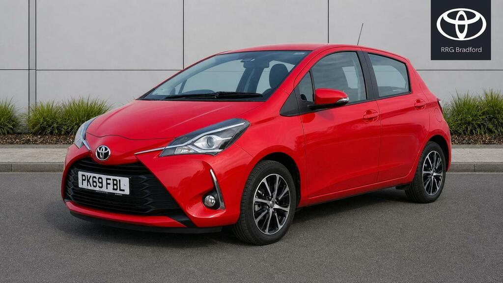 Toyota Yaris 1.5 Vvt-i Icon Tech Euro 6 PK69FBL Red #3