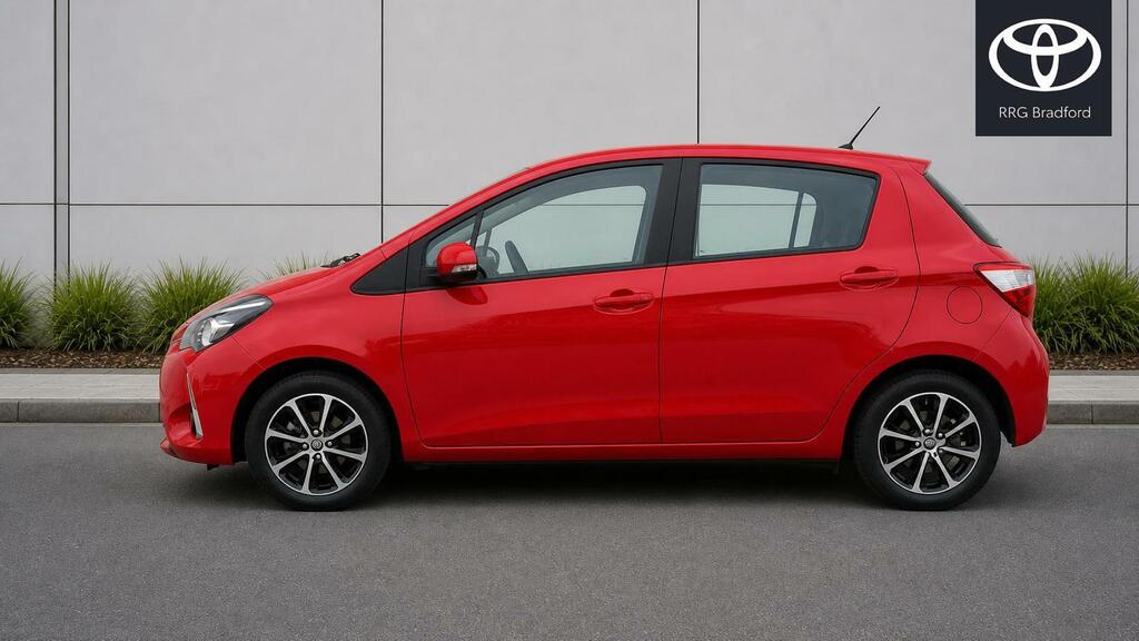 Toyota Yaris 1.5 Vvt-i Icon Tech Euro 6 PK69FBL Red #4