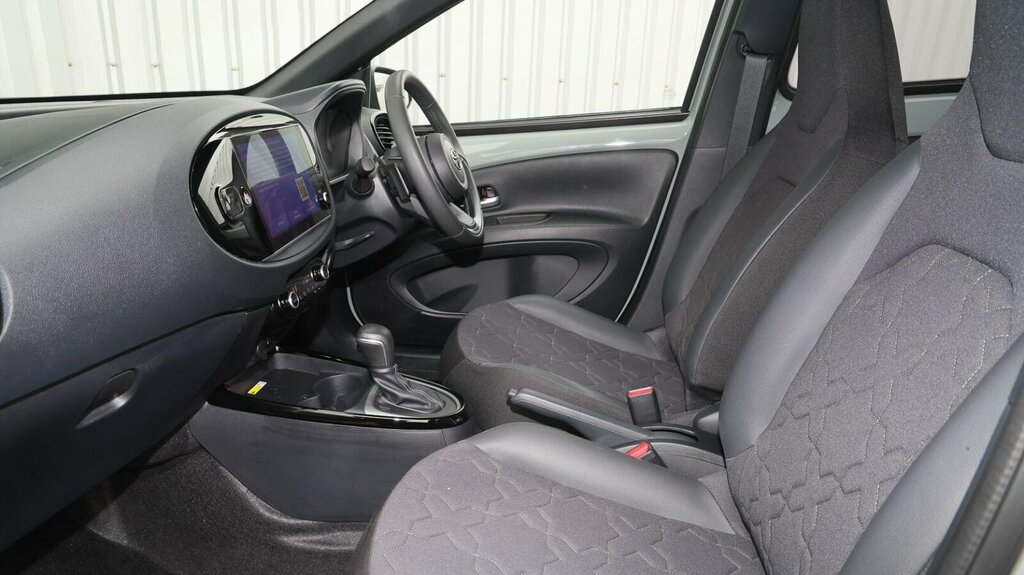 Toyota Aygo X 1.0 Vvt-i Exclusive X-shift Euro 6 Ss Green #5