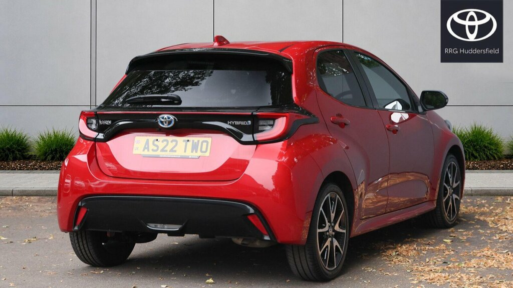 Toyota Yaris 1.5 Vvt-h Dynamic Hatchback Hybrid E-cv AS22TWO Red #2