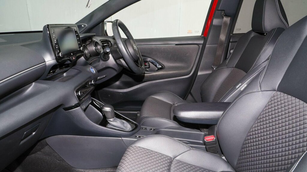 Toyota Yaris 1.5 Vvt-h Dynamic Hatchback Hybrid E-cv AS22TWO Red #5