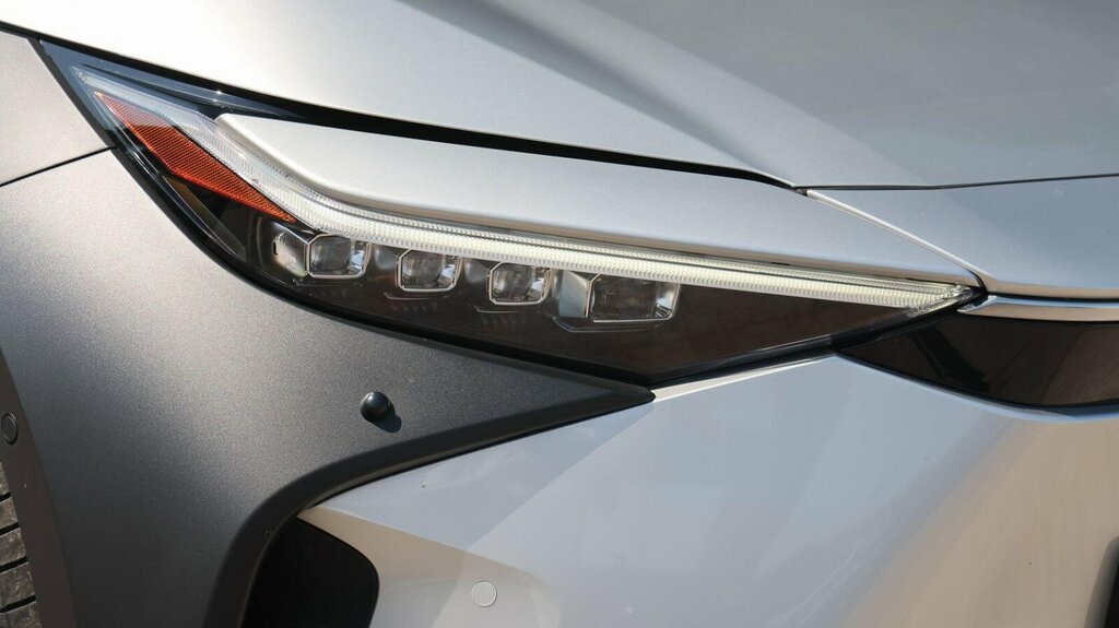 Toyota bZ4X Hatchback Silver #20