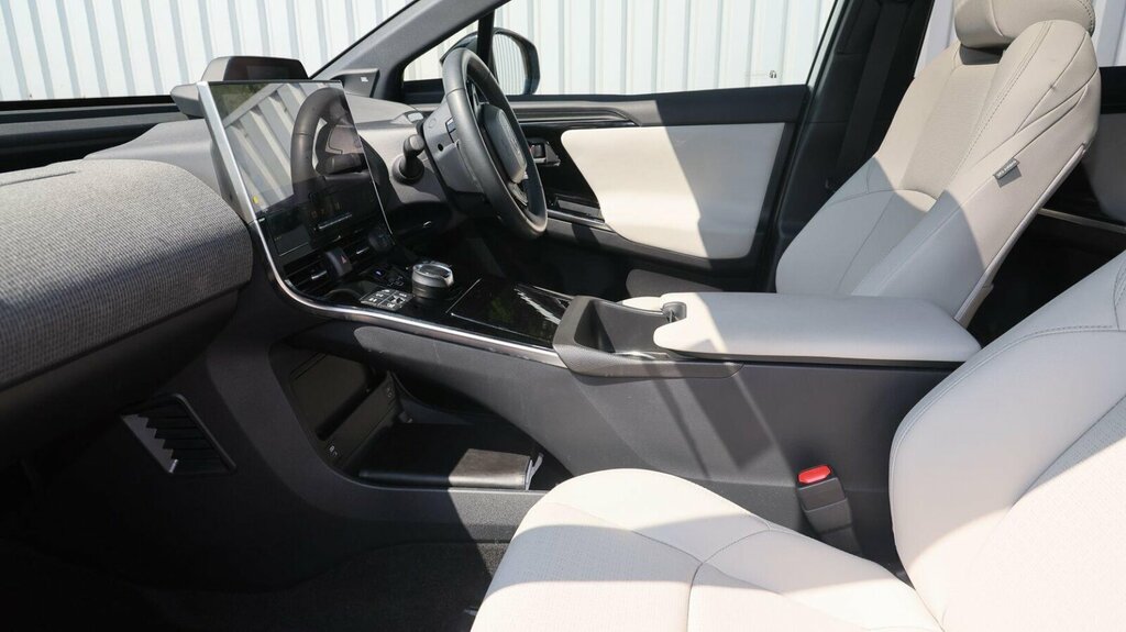Toyota bZ4X 71.4Kwh Premiere Edition Awd 7Kw Obc Silver #5