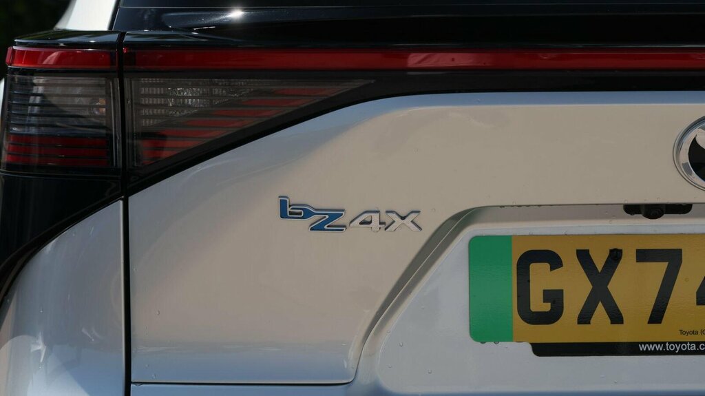 Toyota bZ4X Hatchback Silver #21