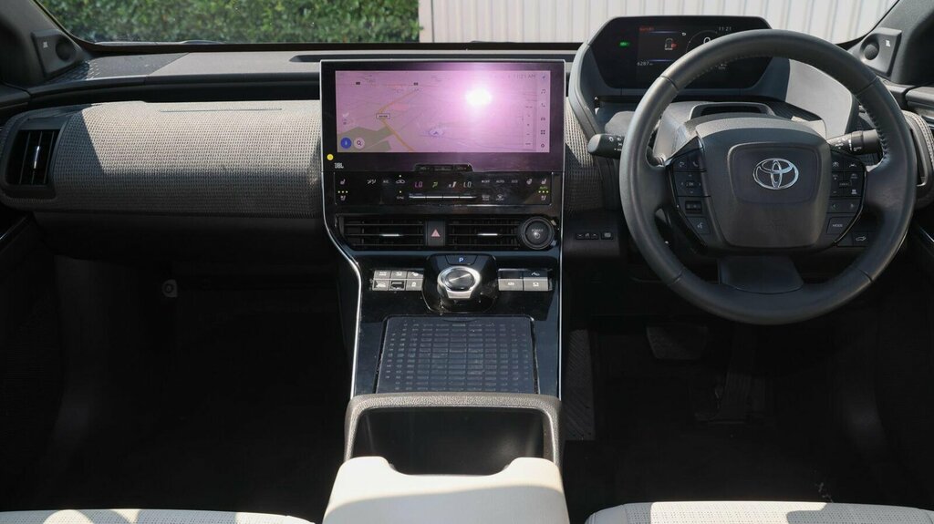 Toyota bZ4X 71.4Kwh Premiere Edition Awd 7Kw Obc Silver #6
