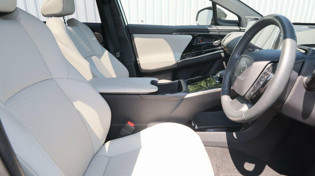 Toyota bZ4X Hatchback Silver #12