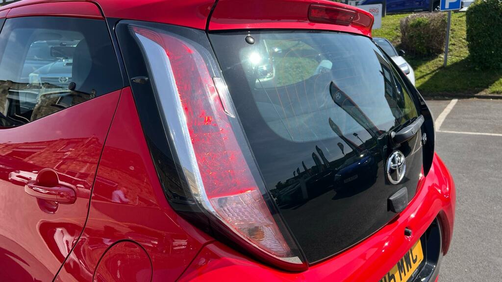 Toyota Aygo 1.0 Vvt-i X-play X-shift Euro 5 Euro 5 2015 Red #21