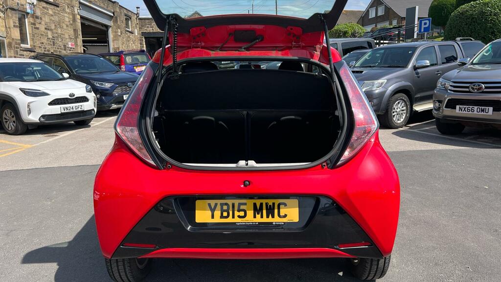 Toyota Aygo 1.0 Vvt-i X-play X-shift Euro 5 Euro 5 2015 Red #13
