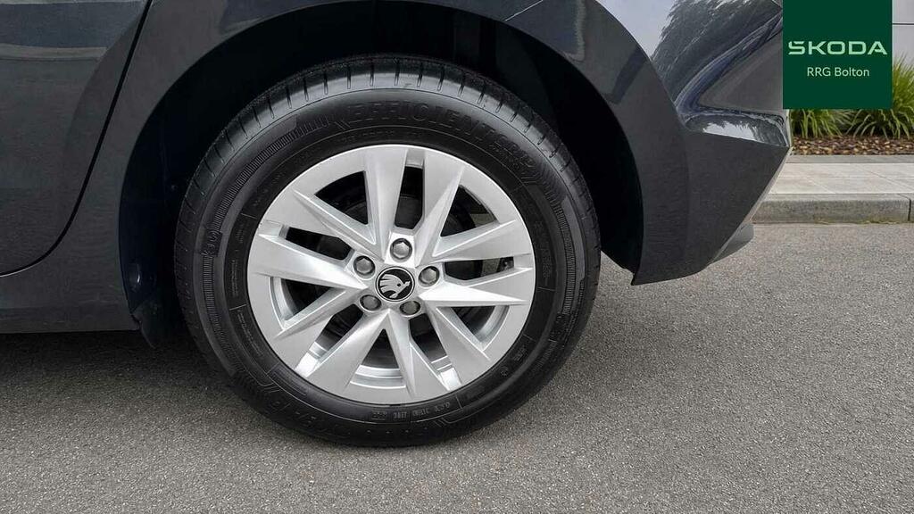 Skoda Fabia 1.0 Tsi 116 Se Edition Black #5