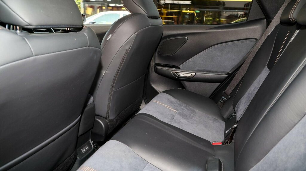 Lexus LBX 1.5 Takumi E-cvt White #15