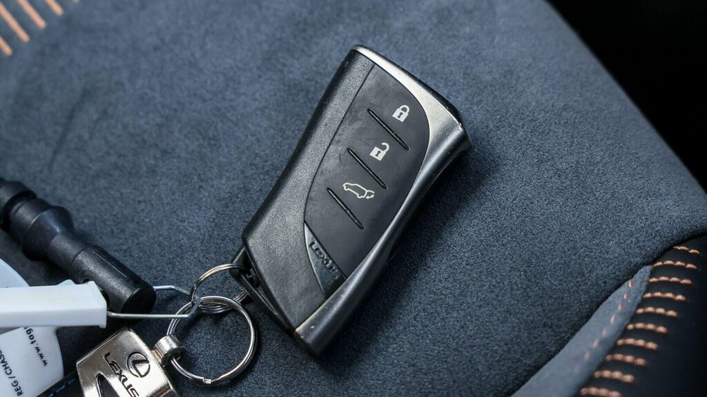 Lexus LBX 1.5 Takumi E-cvt White #27