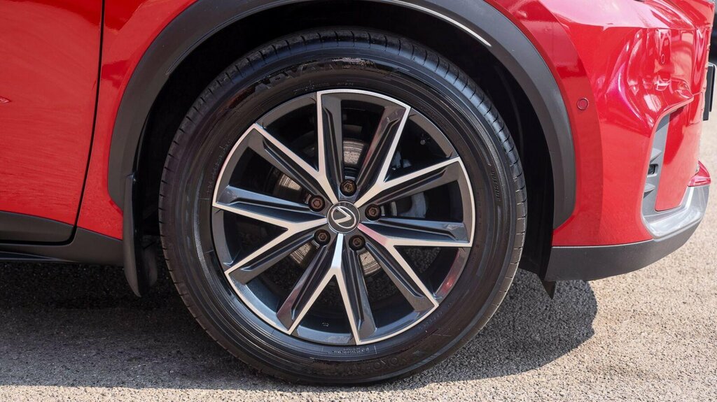 Lexus LBX 1.5 Takumi E-cvt White #25
