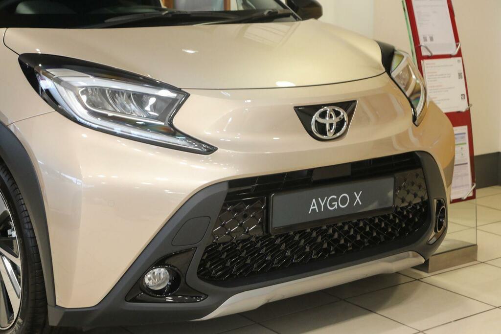 Toyota Yaris 1.5 Vvt-h Icon Tech E-cvt Euro 6 Ss Silver #3