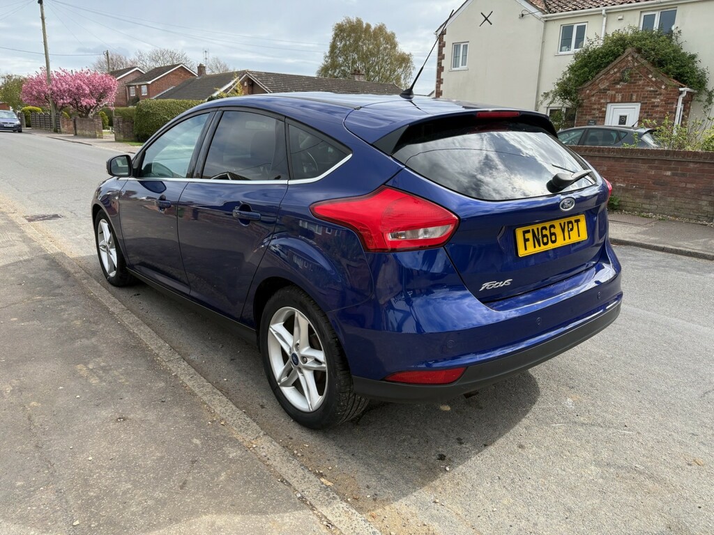 Ford Focus Hatchback 1.5 Tdci Titanium 2016 FN66YPT Blue #4