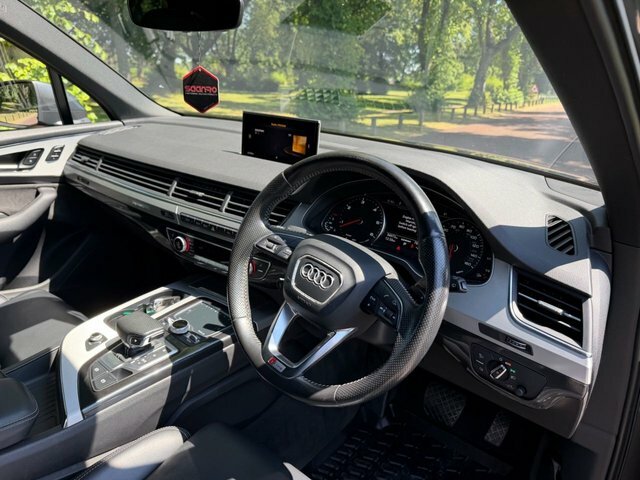 Audi Q7  Black #10
