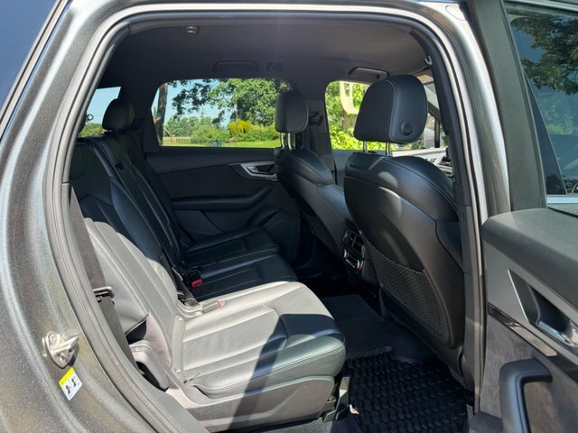 Audi Q7  Black #16