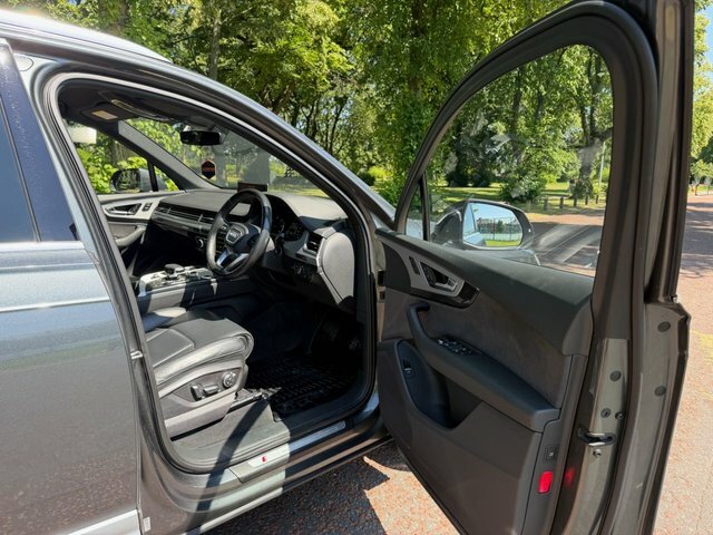 Audi Q7  Black #7
