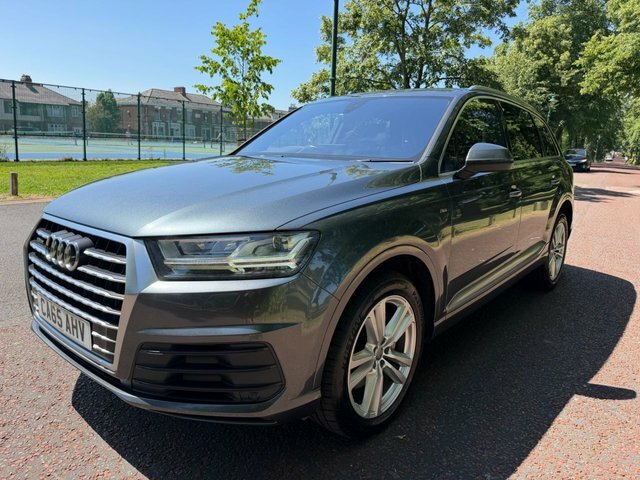 Audi Q7  Black #9