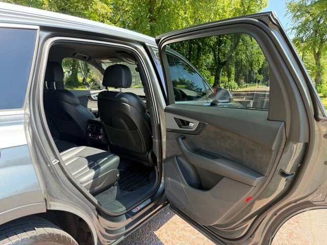 Audi Q7  Black #13