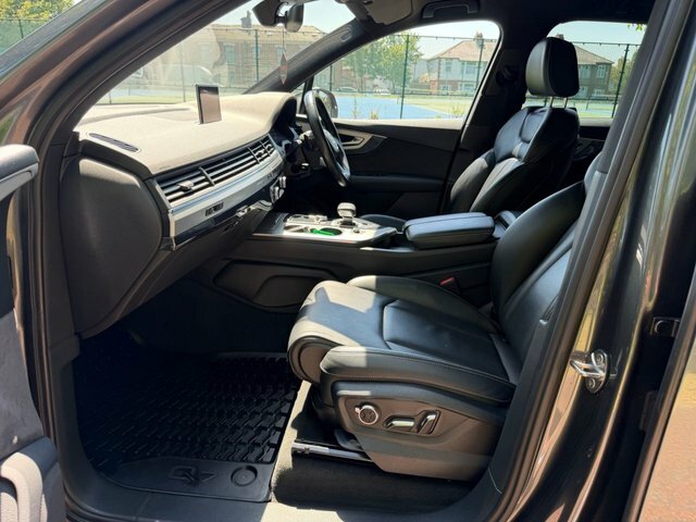 Audi Q7  Black #17