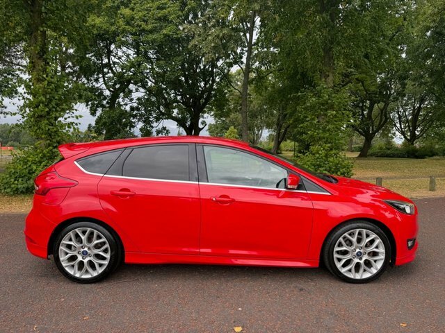Ford Focus 2015 1.5 Tdci Zetec S Hatchback Red #2