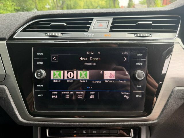 Volkswagen Touran 2.0 Sel Tdi Bluemotion Technology 148 Bhp Grey #35