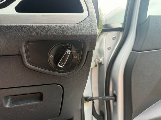 Volkswagen Touran 2.0 Sel Tdi Bluemotion Technology 148 Bhp Grey #38