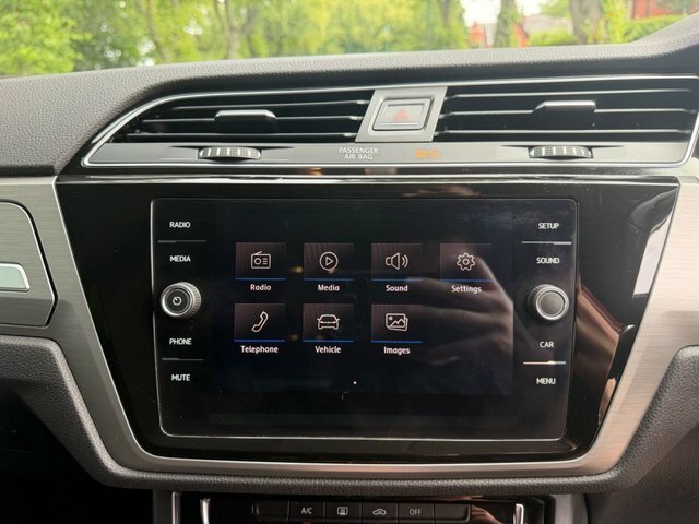 Volkswagen Touran 2.0 Sel Tdi Bluemotion Technology 148 Bhp Grey #28