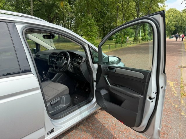 Volkswagen Touran 2.0 Sel Tdi Bluemotion Technology 148 Bhp Grey #9
