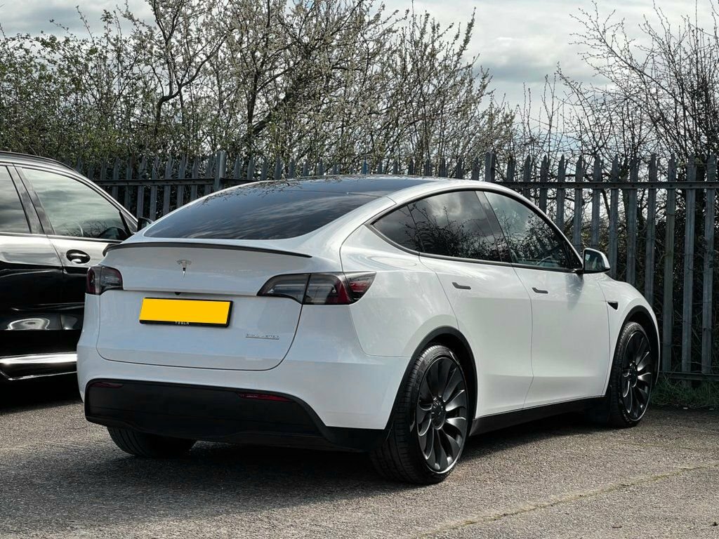 Tesla Model Y Suv GJ24VUH White #4