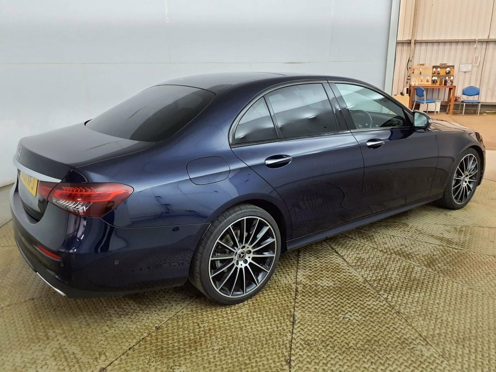 Mercedes-Benz E Class 2L Amg Line Night Edition Blue #3