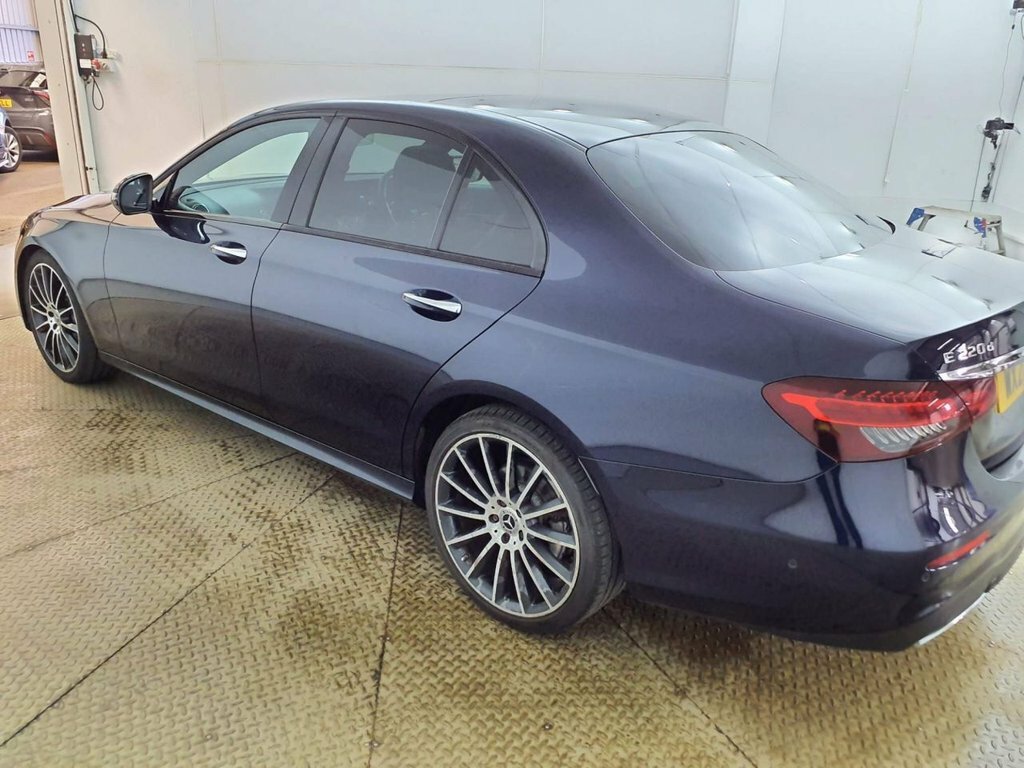 Mercedes-Benz E Class 2L Amg Line Night Edition Blue #2