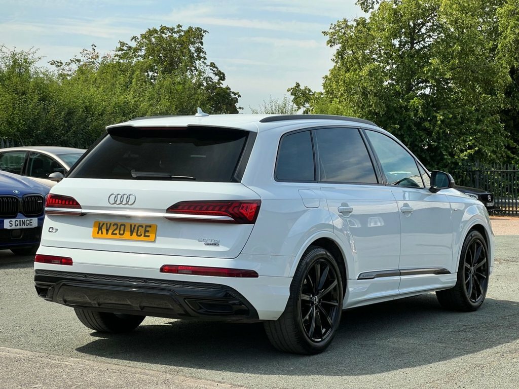 Audi Q7 3L Black Edition KV20VCE White #4