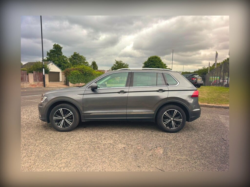 Volkswagen Tiguan 2.0 Tdi Se Navigation 4Motion Euro 6 Ss YG67YJM Grey #4