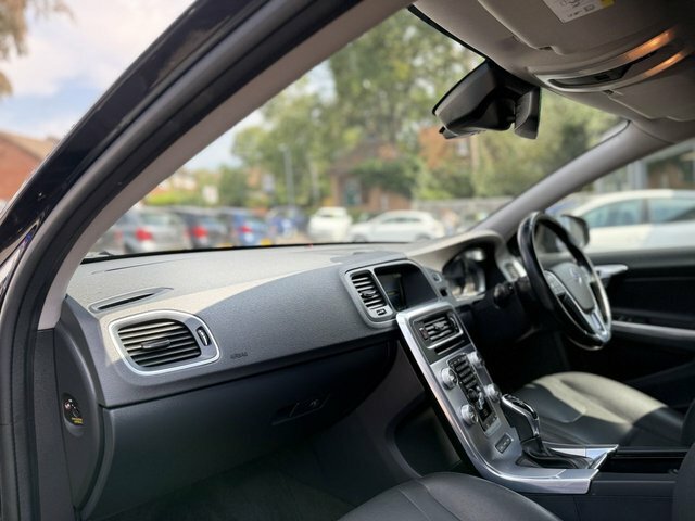 Volvo V60  White #42