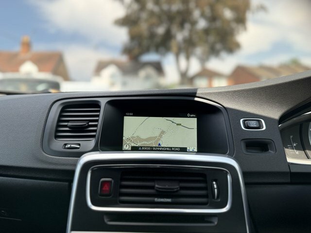Volvo V60  White #50