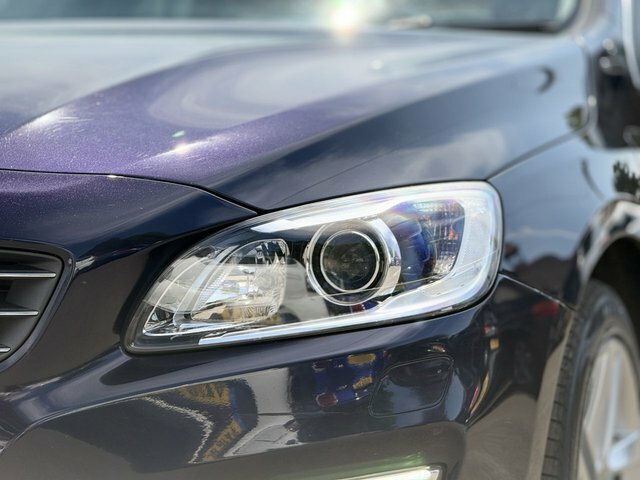Volvo V60  White #25