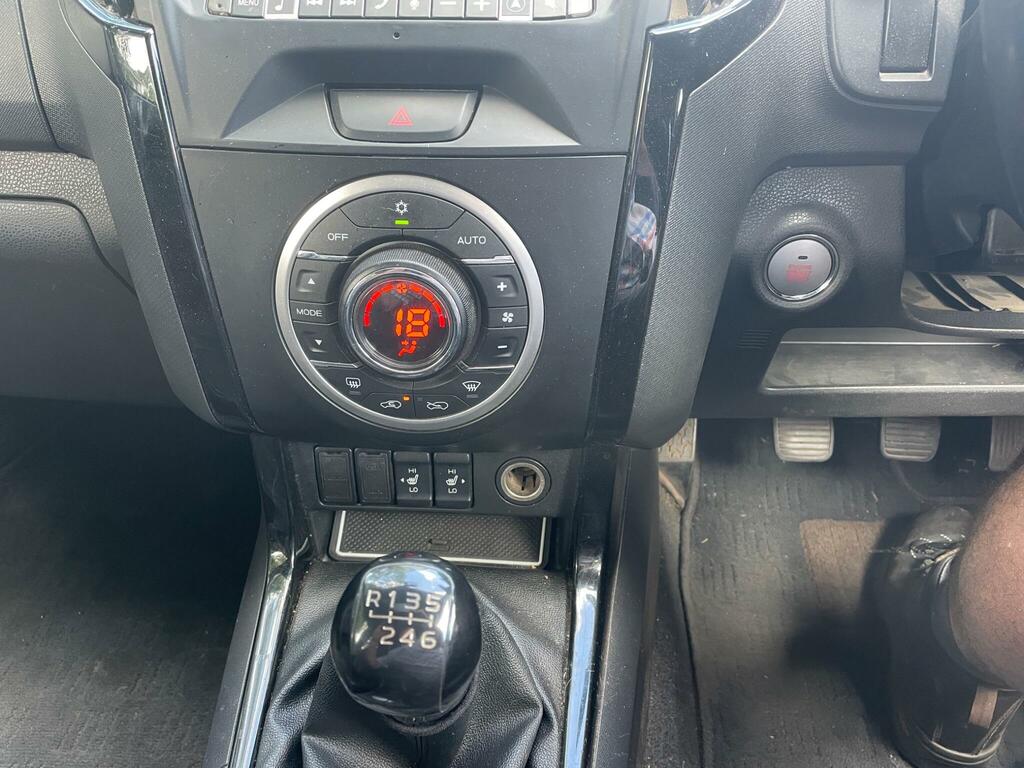 Isuzu D-Max 1.9 Td 161 Blade Double Cab With Truckman Top White #31