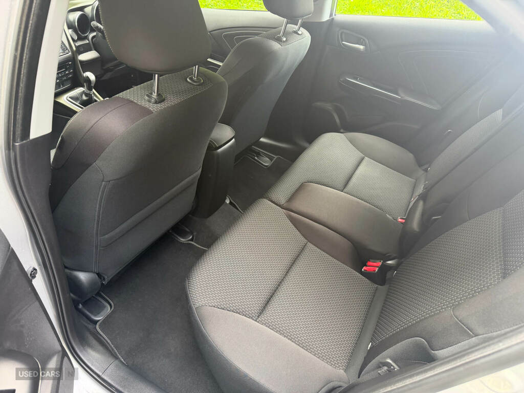 Honda Civic Estate 1.6 I-dtec Black Edition Tourer Euro 5 Ss White #11
