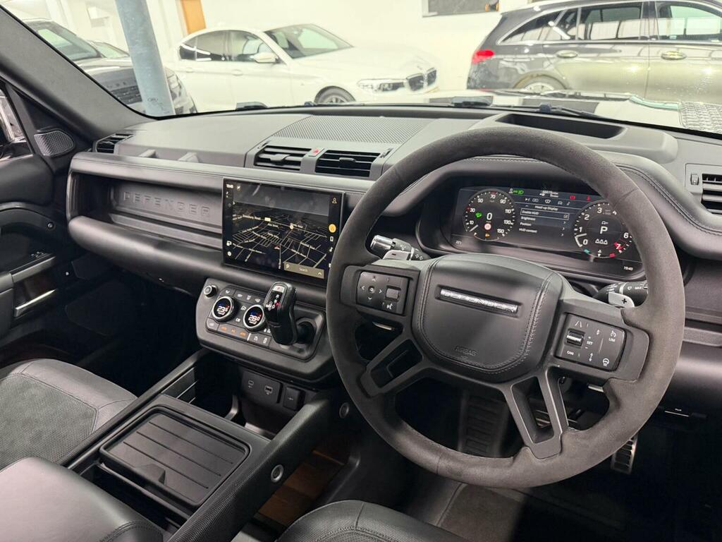 Land Rover Defender 110 First Edition Green #12