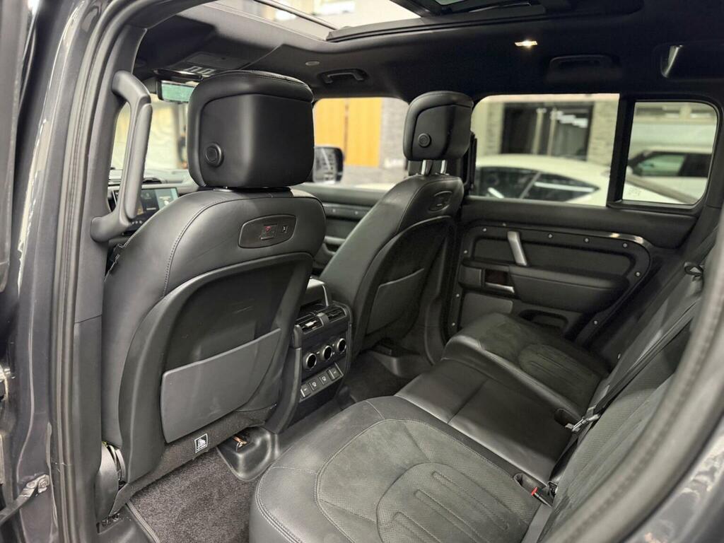Land Rover Defender 110 First Edition Green #15